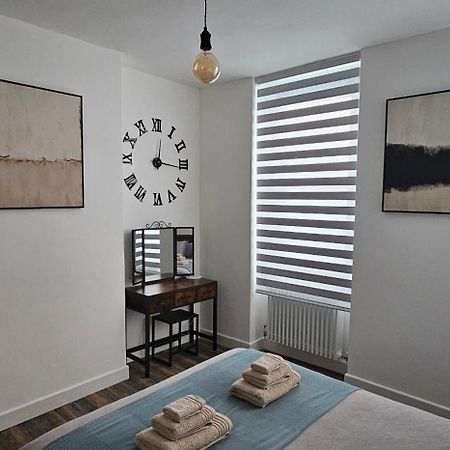 Tower Bridge Spacious King Bedroom With Extra Large Windows Лондон Экстерьер фото