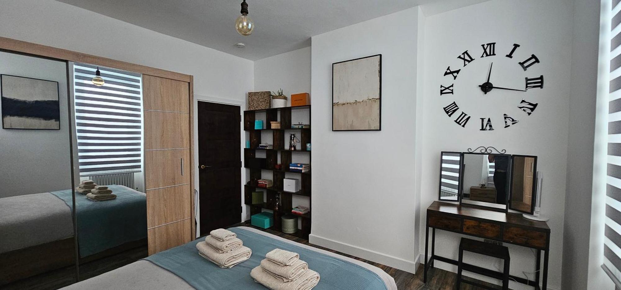 Tower Bridge Spacious King Bedroom With Extra Large Windows Лондон Экстерьер фото