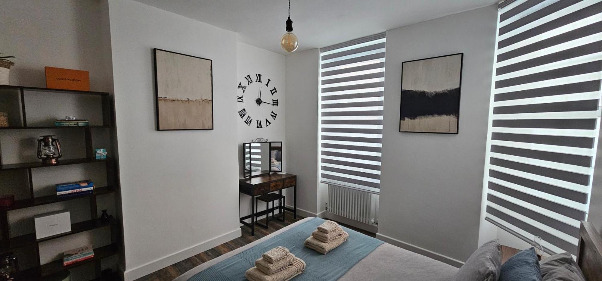 Tower Bridge Spacious King Bedroom With Extra Large Windows Лондон Экстерьер фото